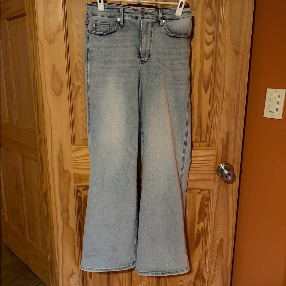 Judy Blue Light Wash Straight Leg Jeans